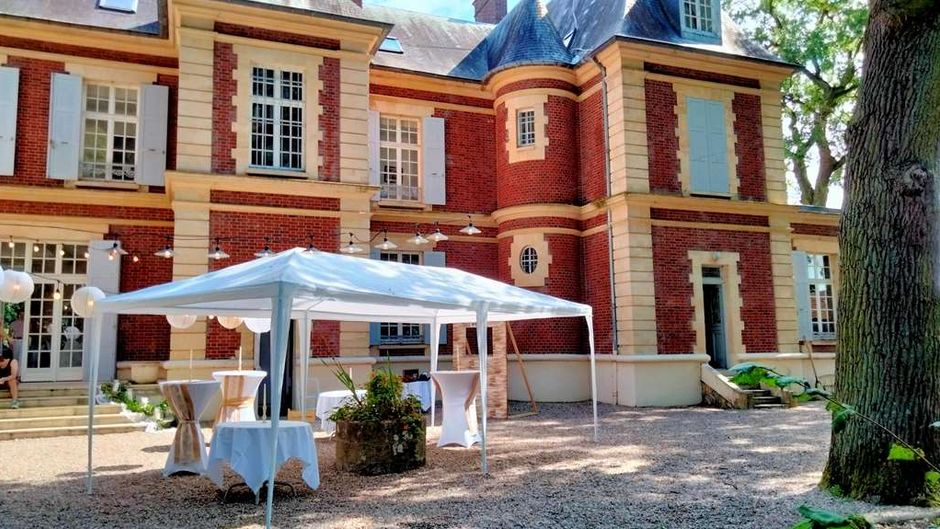 Chateau de l'Hermitage Exterior