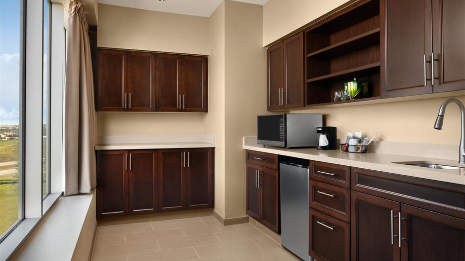 Hyatt Place Calgary Airport Suite