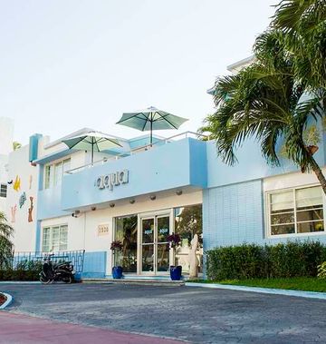 Aqua Hotel & Lounge