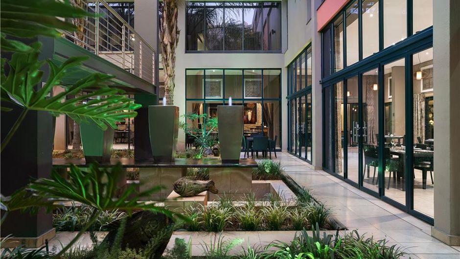 Premier Hotel O.R. Tambo Exterior