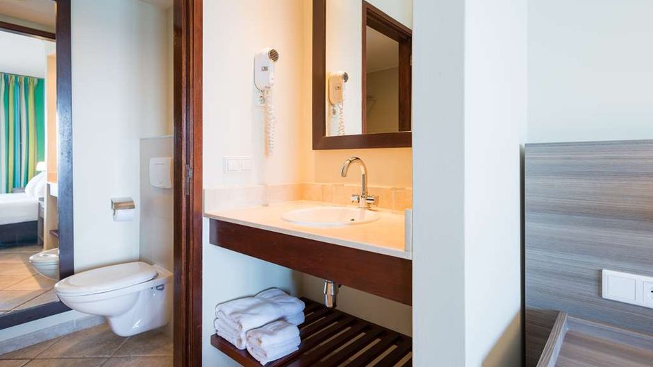 Lions Dive & Beach Resort Room