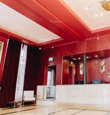 Crest Hotel & Suites