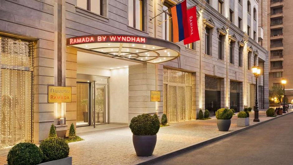 Ramada by Wyndham Hotel/Suites, Yerevan Exterior