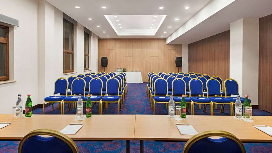 Ramada by Wyndham Hotel/Suites, Yerevan Meeting