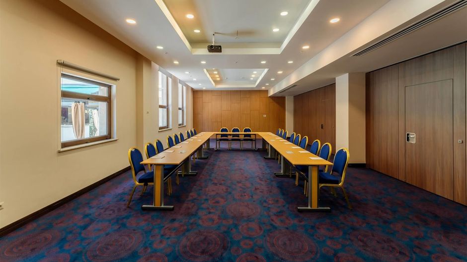Ramada by Wyndham Hotel/Suites, Yerevan Meeting