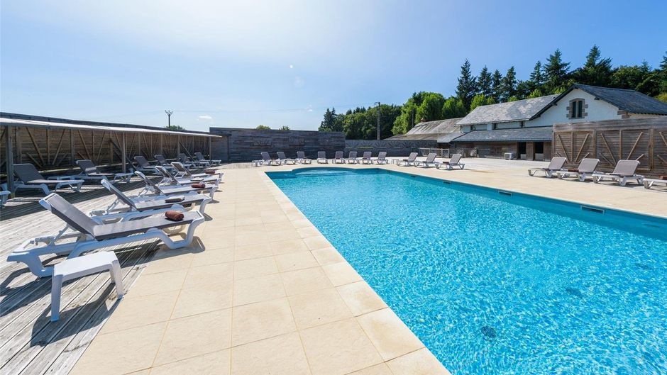 Chateau du Boisniard Pool