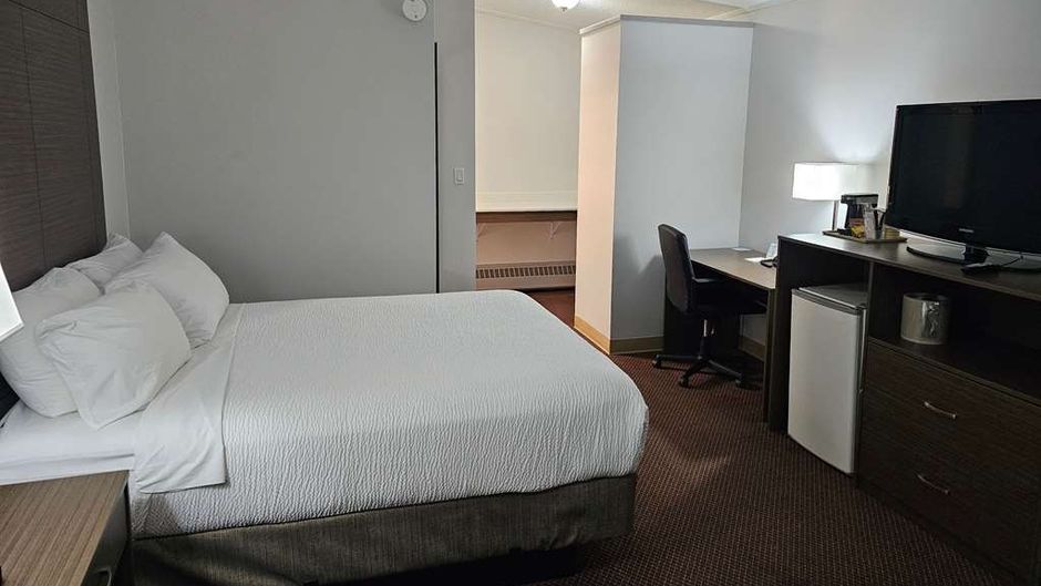 Days Inn Room