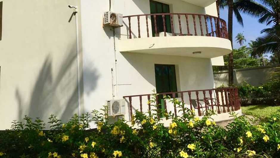 Oceanic Bay Hotel and Resort Exterior