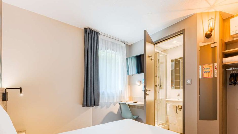 Kyriad Direct Chambray Les Tours Room