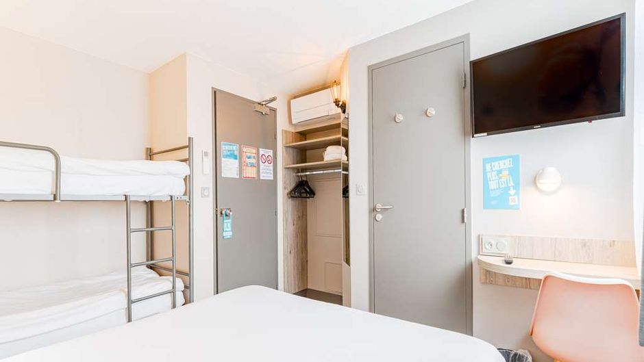 Kyriad Direct Chambray Les Tours Room