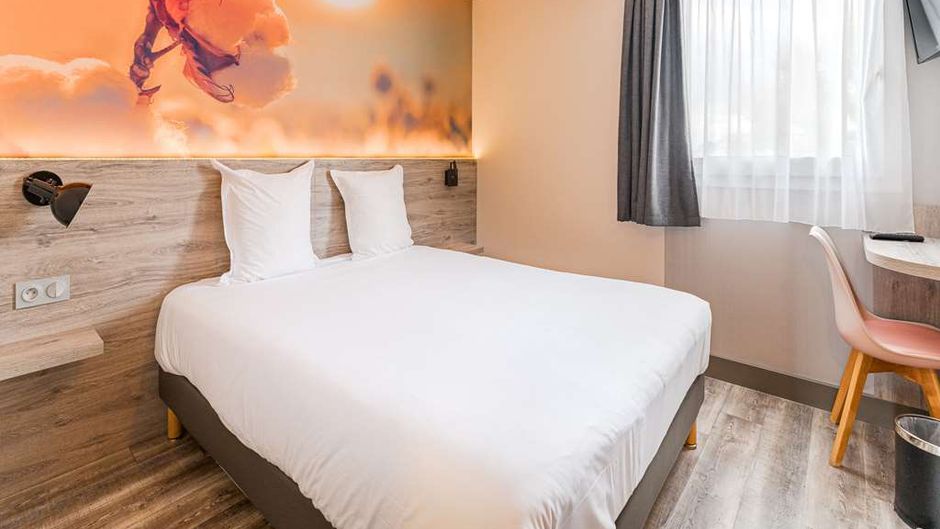 Kyriad Direct Chambray Les Tours Room