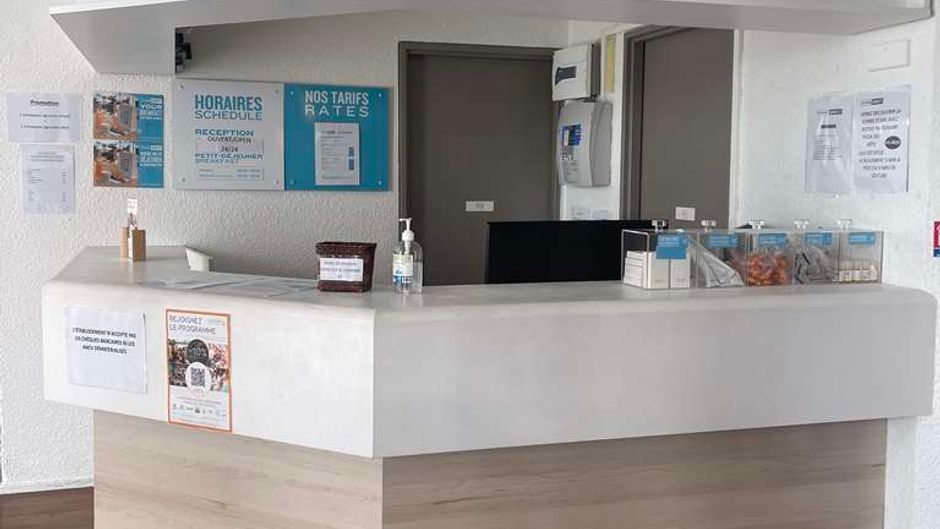 Kyriad Direct Dreux Lobby