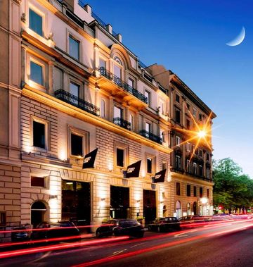 Leon's Place Hotel