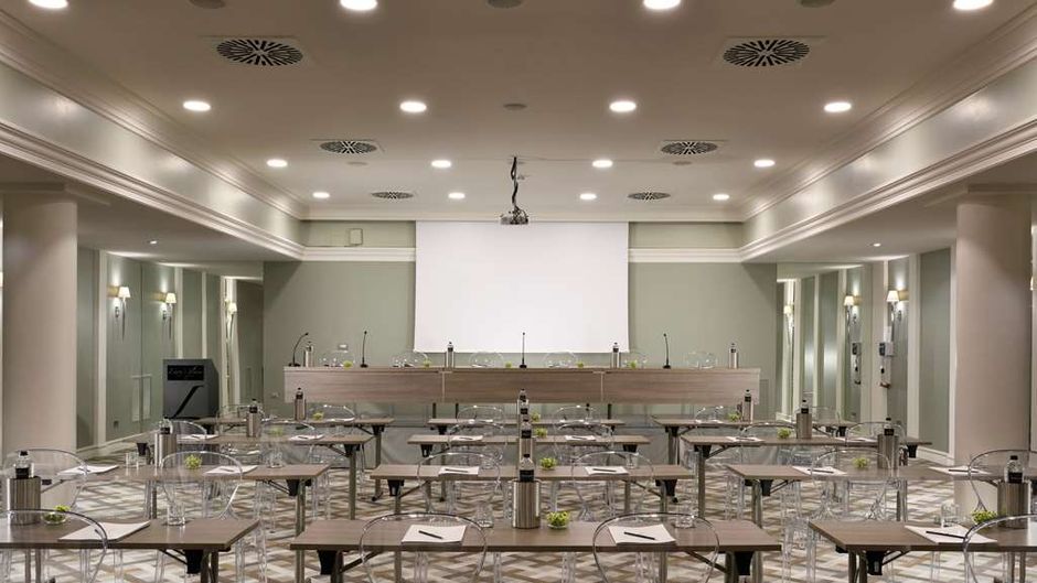Leon's Place Hotel Meeting