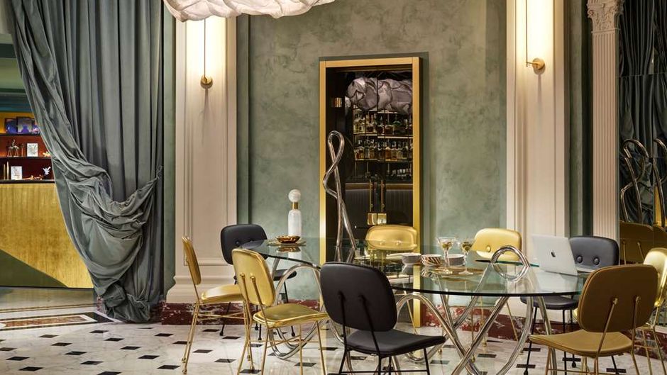 Leon's Place Hotel Restaurant