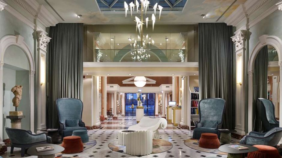 Leon's Place Hotel Lobby