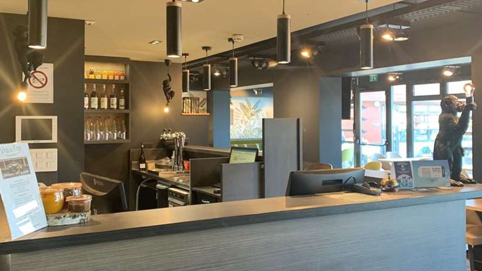 Kyriad Crepy-en-Valois Lobby
