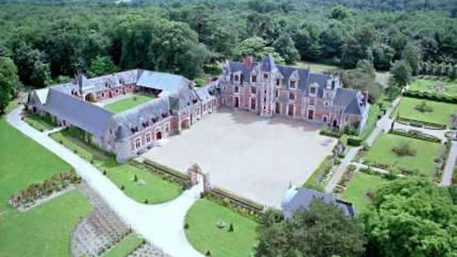 Chateau de Jallanges Exterior