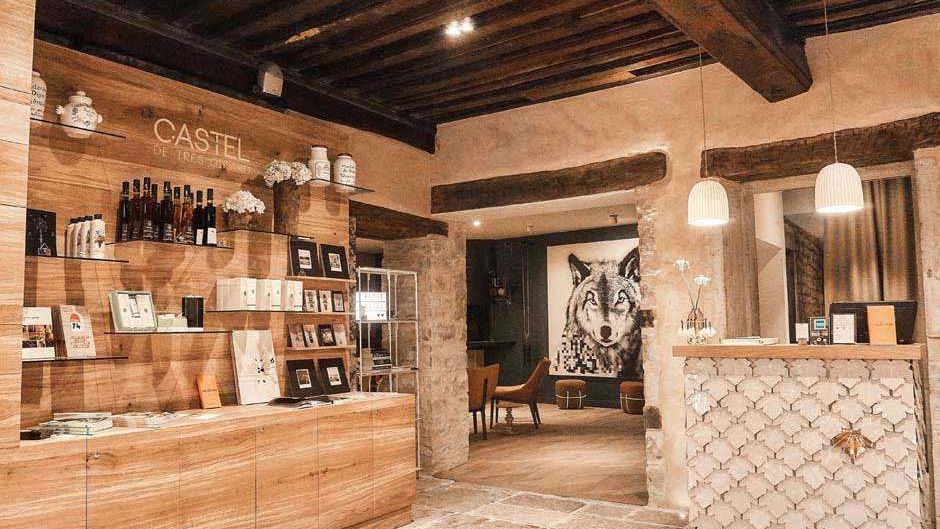 Castel de Tres Girard Lobby