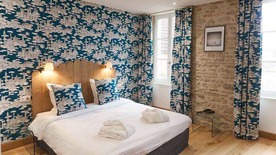 Castel de Tres Girard Room