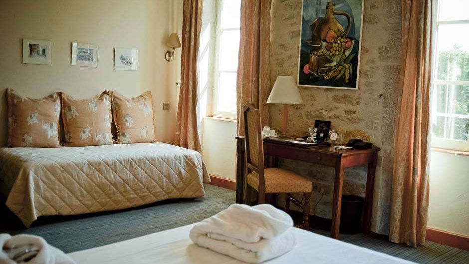 Castel de Tres Girard Room