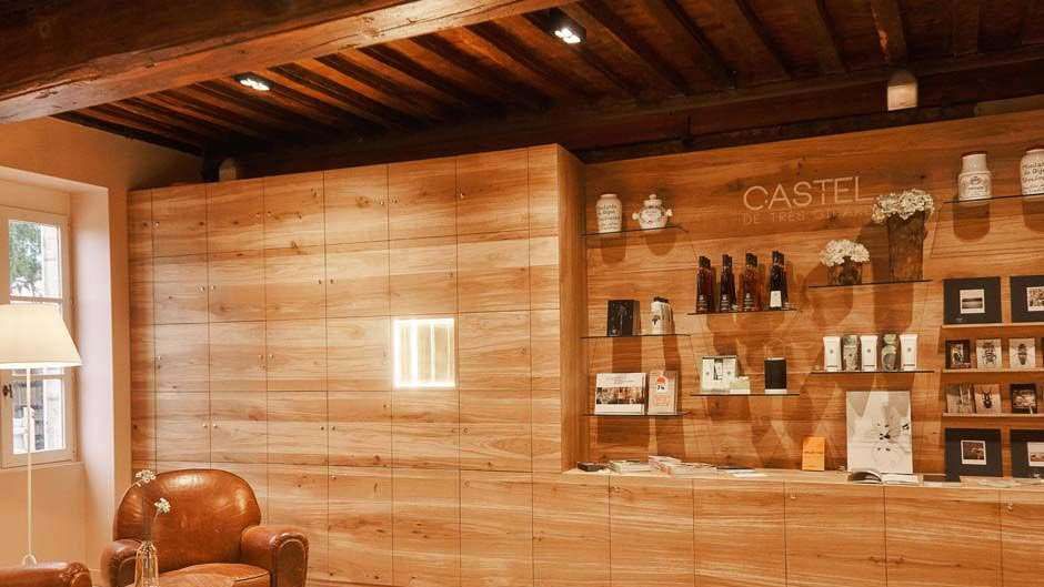 Castel de Tres Girard Lobby