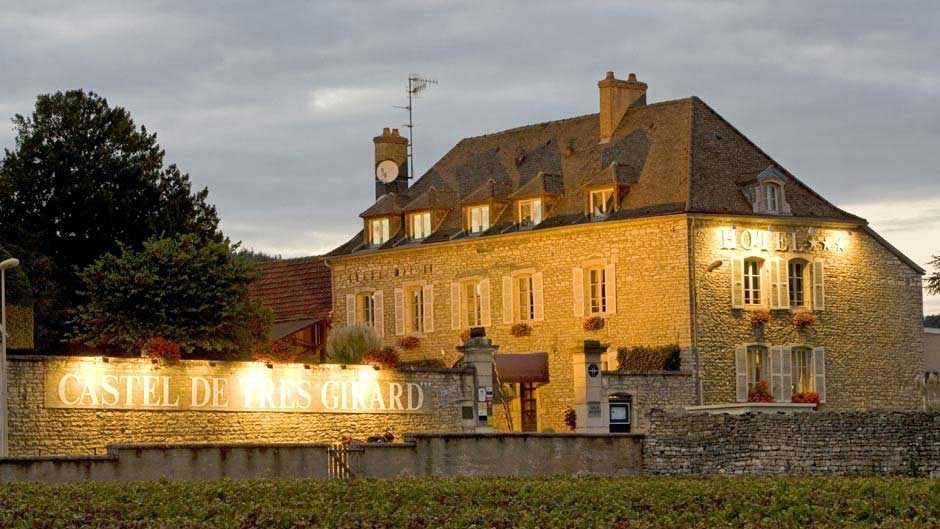 Castel de Tres Girard Exterior