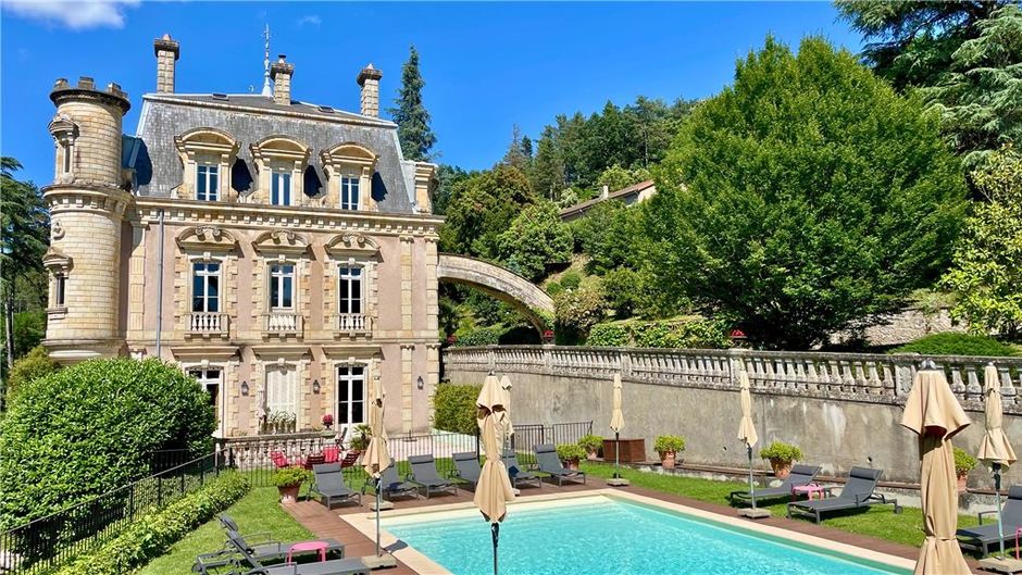Chateau Clement Exterior