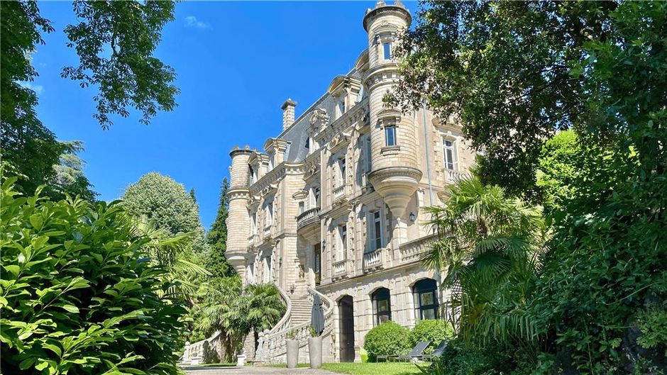 Chateau Clement Exterior