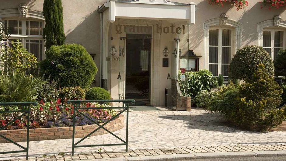 Grand Hotel de Solesmes Exterior