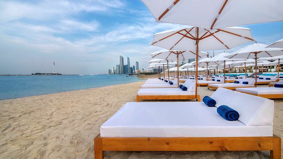 Radisson Blu Hotel & Resort, Corniche Beach