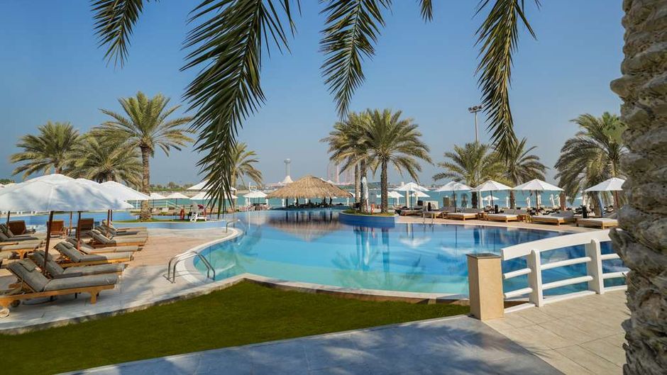 Radisson Blu Hotel & Resort, Corniche Pool
