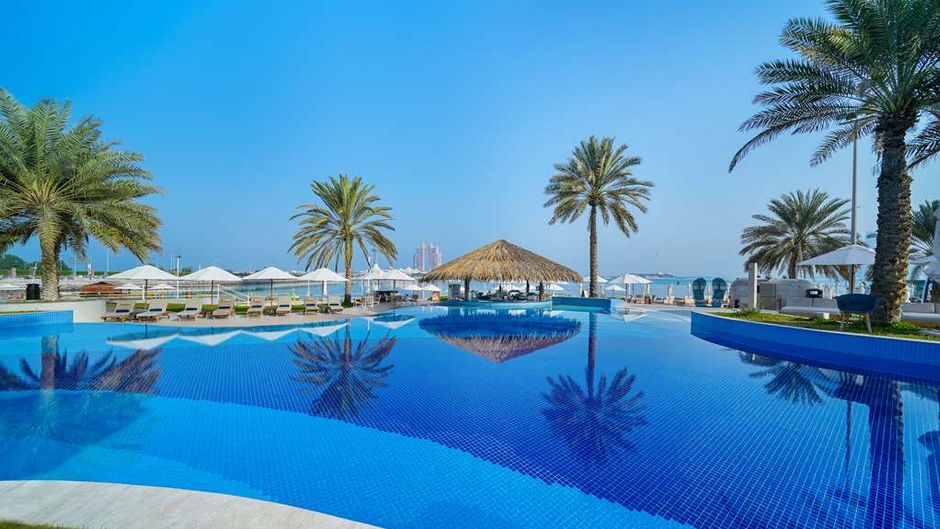 Radisson Blu Hotel & Resort, Corniche Pool