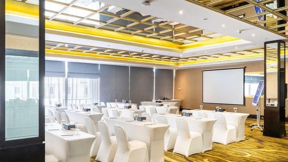 Radisson Blu Hotel & Resort, Corniche Meeting