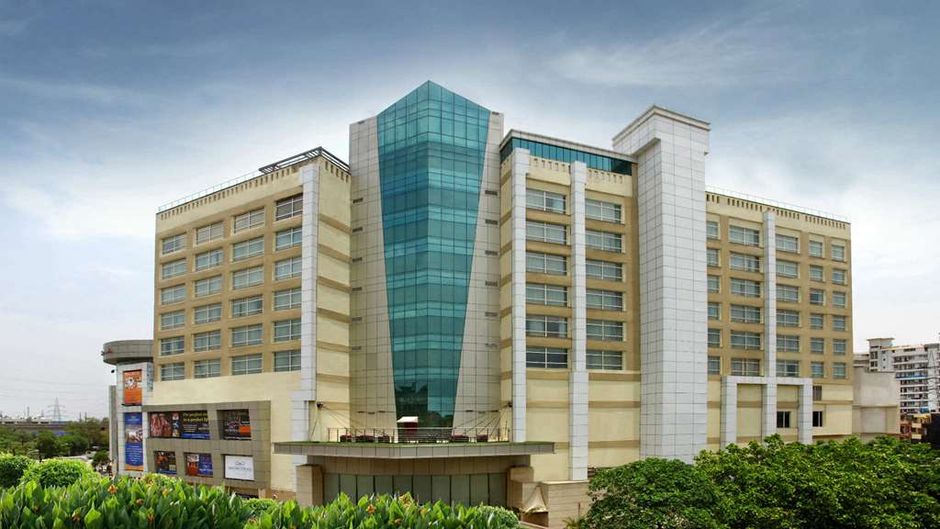 Mahagun Sarovar Portico Exterior