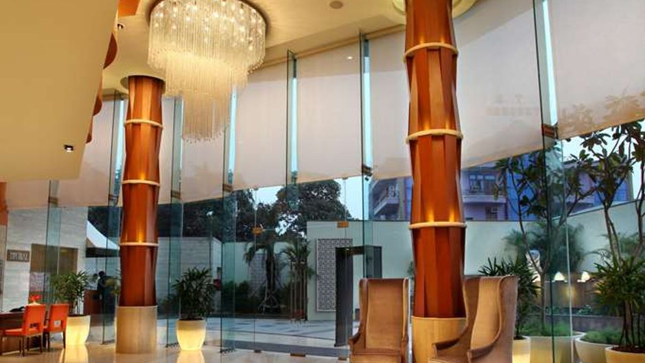 Mahagun Sarovar Portico Lobby