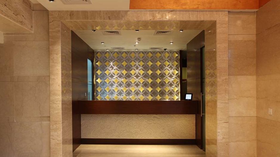Mahagun Sarovar Portico Lobby