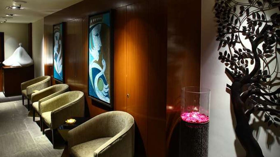 Mahagun Sarovar Portico Spa