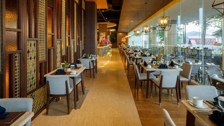 Golden Tulip Springhill Lampung Restaurant