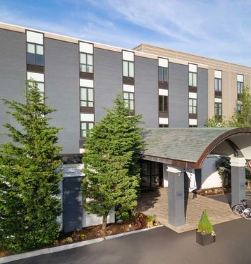 Freepoint Hotel, a Tapestry Hotel