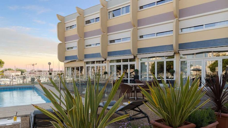 Hotel The Originals Le Neptune Exterior
