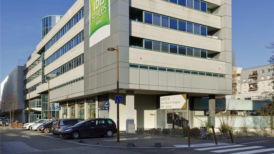 Ibis Styles Massy Opera Exterior