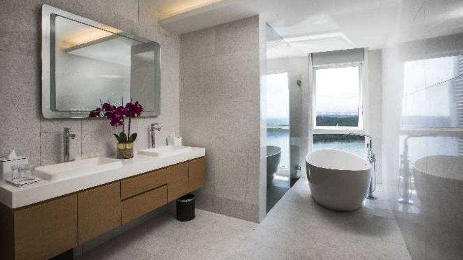 Pinetree Marina Resort Suite
