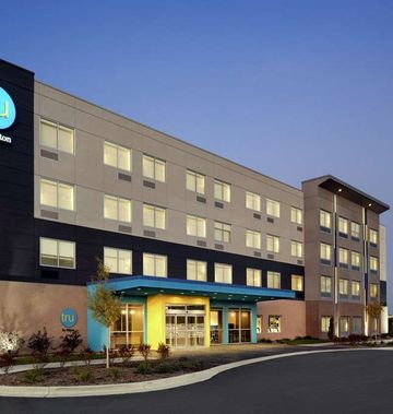 Tru by Hilton Milwaukee Brookfield