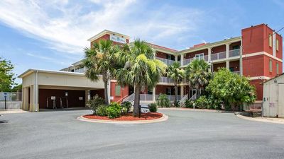 Water Street Hotel & Marina, Ascend Coll