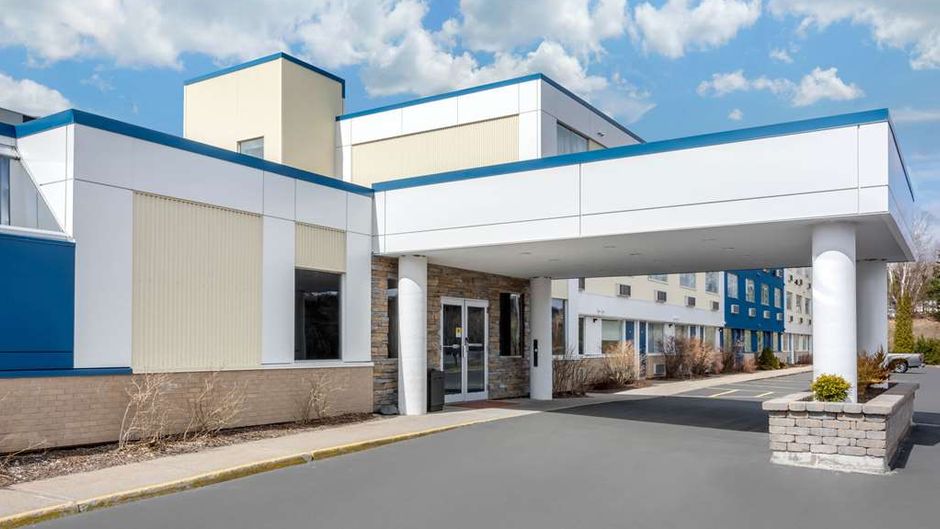 Quality Hotel Clarenville Exterior