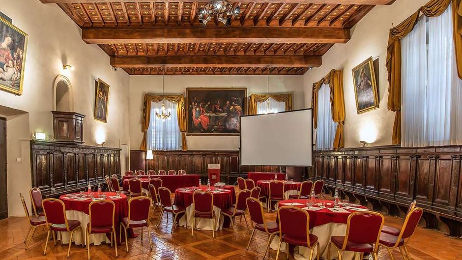 Donna Camilla Savelli Hotel Meeting