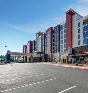 Embassy Suites Red Wolf Convention Ctr