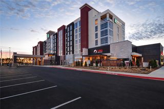Embassy Suites Red Wolf Convention Ctr