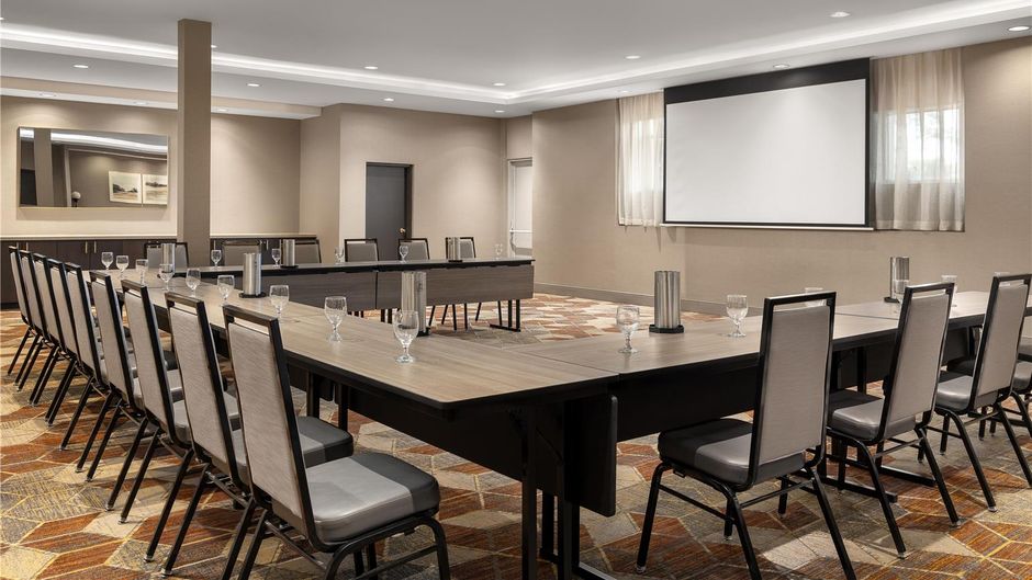 DoubleTree by Hilton Kitchener Meeting